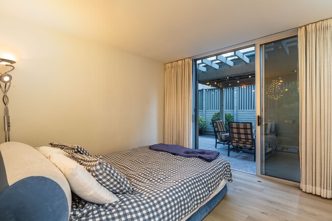 Building Photo - 3200 6th Ave