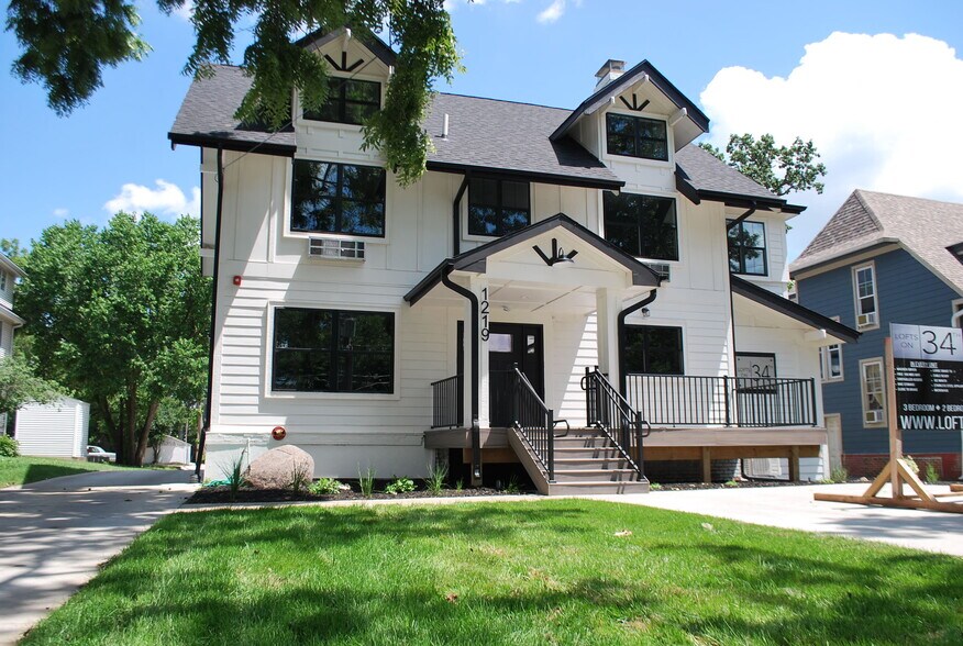 Primary Photo - Lofts on 34th - Leasing Special Available
