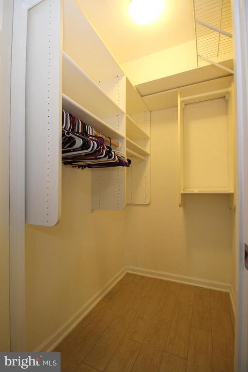 Building Photo - 7500 Calderon Ct