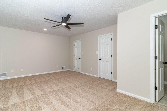 Building Photo - 4375 Lake Idylwilde Dr