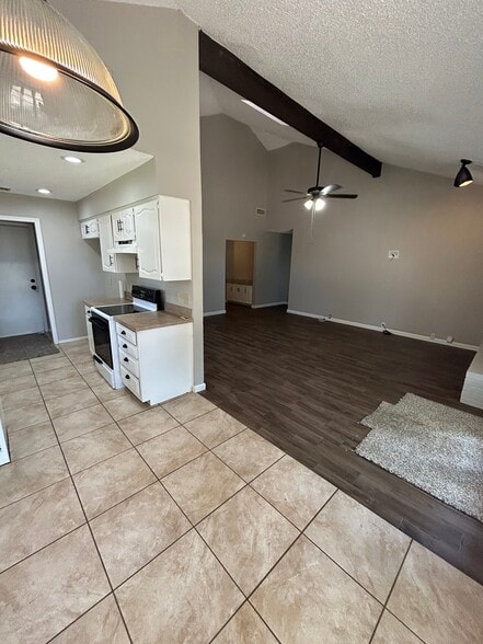 Building Photo - 1007 Almond Ct