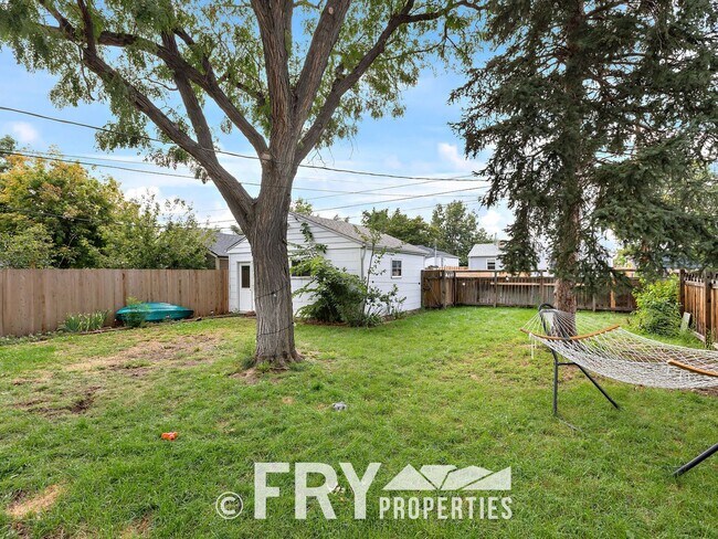 Building Photo - Cozy Ranch in Prime Location With A Large ...