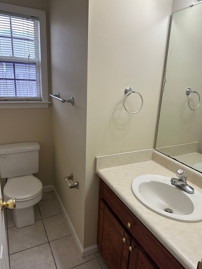 Building Photo - 4241 Wilshire Dr