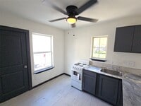 Building Photo - 9010 Linda Vista Rd