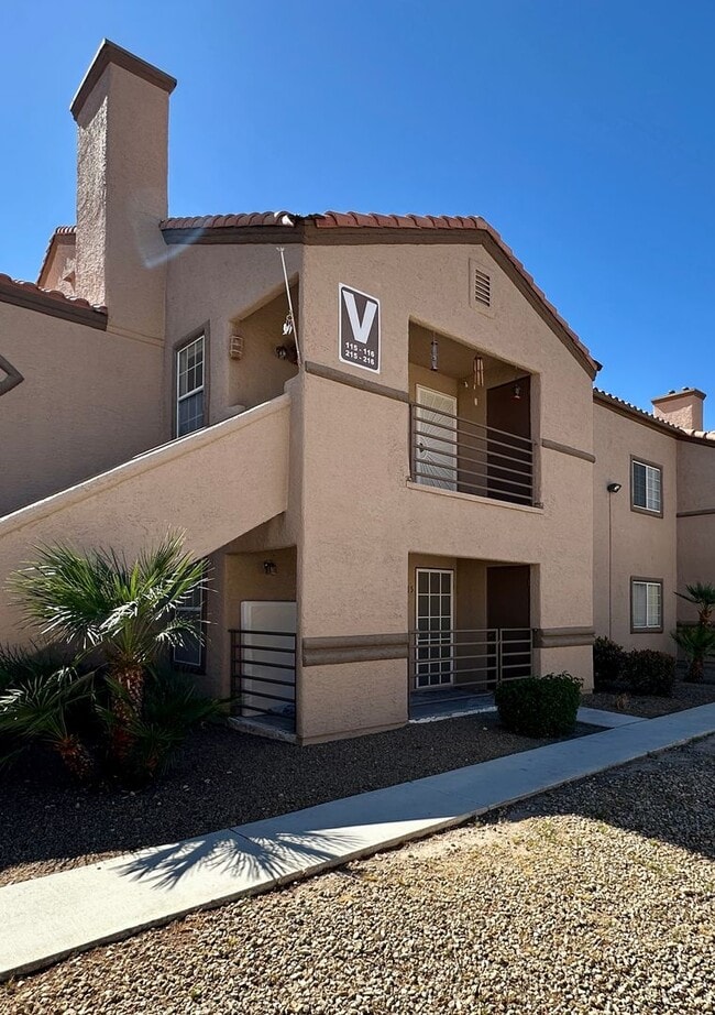 Building Photo - Lakeview Condo