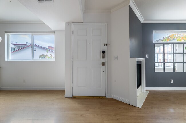 Building Photo - 4744 Ben Ave