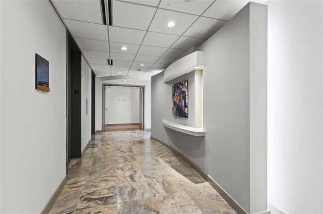 Building Photo - 3338 Peachtree Rd NE