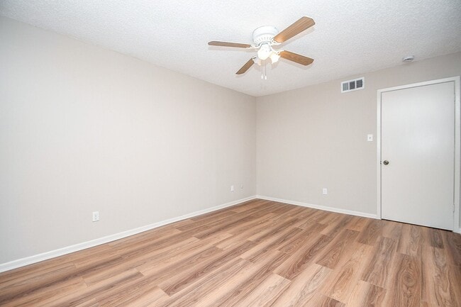 Building Photo - 17331 Red Oak Dr