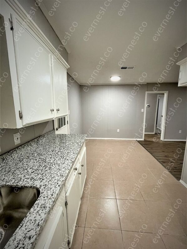 Building Photo - 6691 Lake Forest Dr