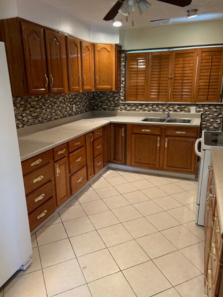 Building Photo - 1756 Princeton Dr