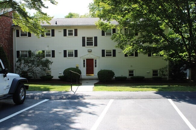 Primary Photo - 155 Old Meetinghouse Rd