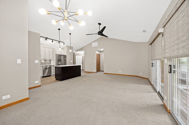 Building Photo - 5S560 Paxton Dr
