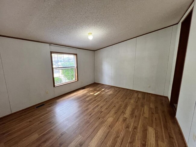 Building Photo - 4677 W Ridge Dr