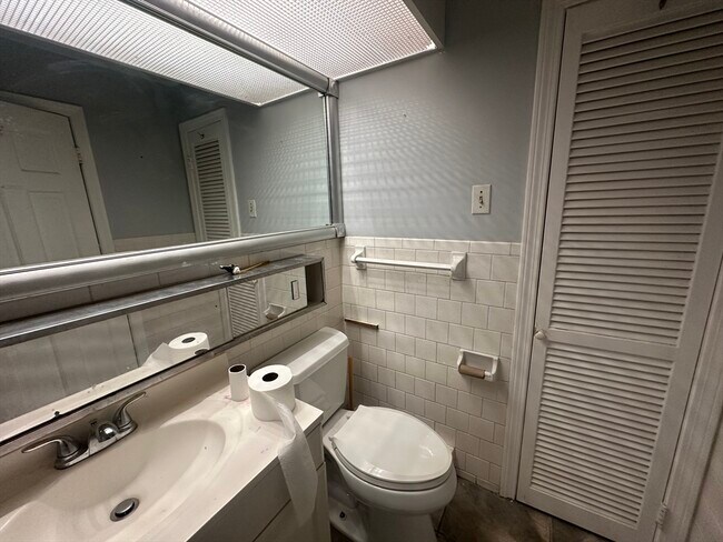 Building Photo - 87 Phelps St