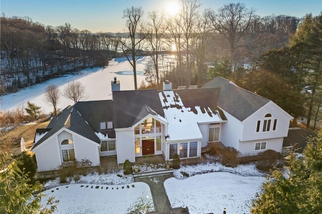 Building Photo - 19 Mallard Dr