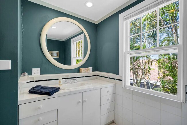 Building Photo - 511 29th St