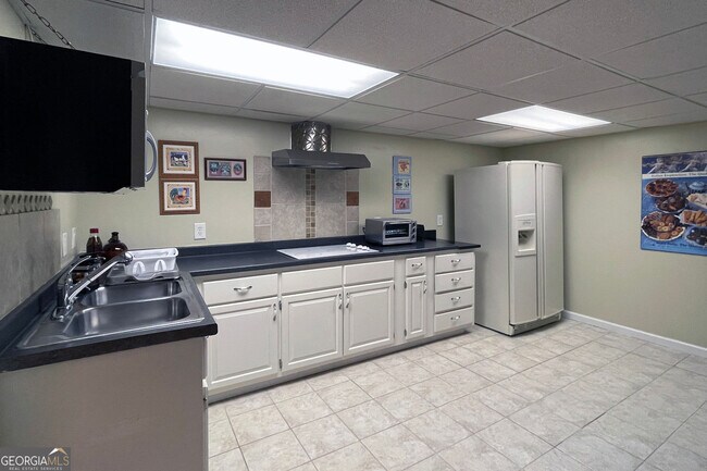 Building Photo - 3550 River Trace Dr