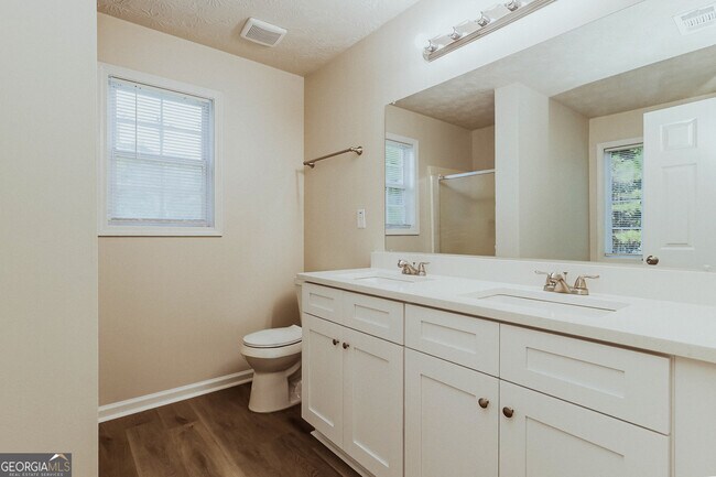 Building Photo - 35 Spring Valley Keep