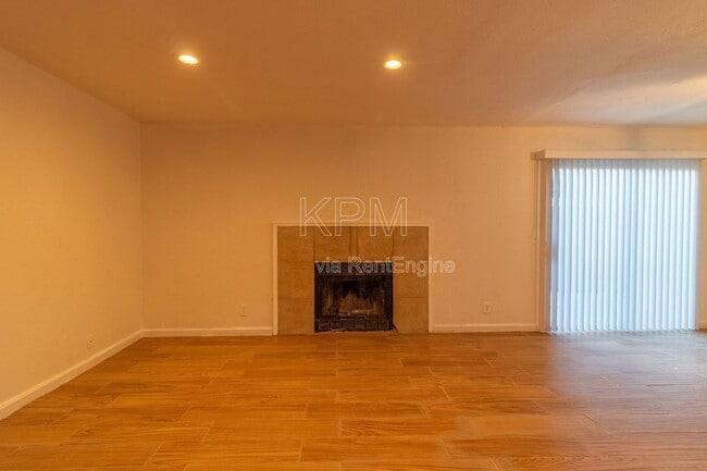 Building Photo - 7409 Village Green Dr