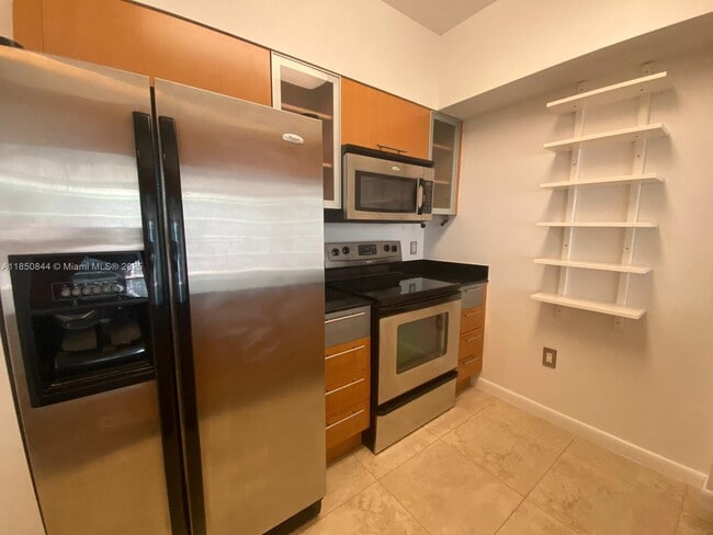 Building Photo - 1750 N Bayshore Dr