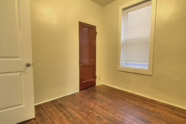 Building Photo - 3640 Gustine Ave
