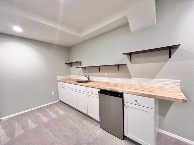 Building Photo - Charming Two-Story Home for Rent in the De...