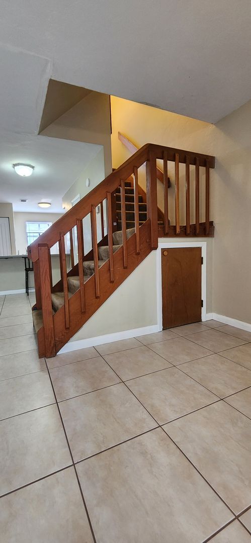 Building Photo - 2 Bed / 2.5 Bath End-Unit Townhome in Mill Run