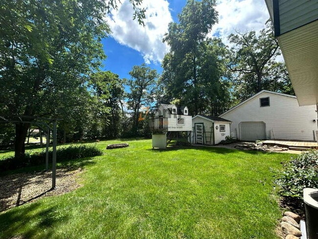 Building Photo - 5107 White Oak Terrace