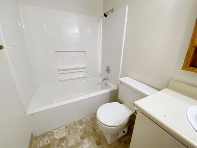 Building Photo - 4446 Reka Dr