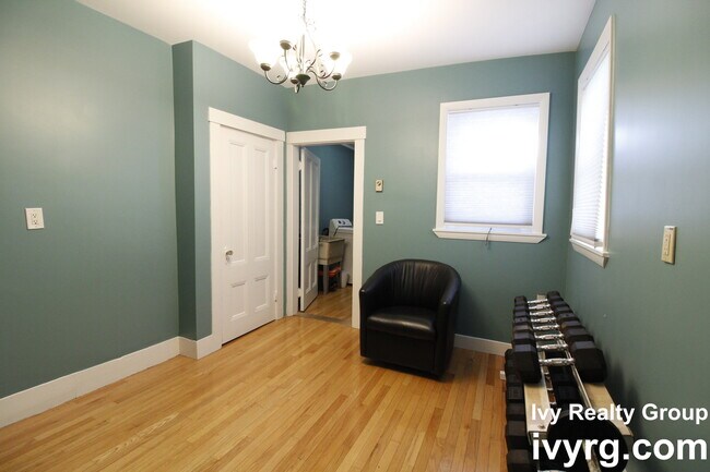 Building Photo - 196 Dorchester St