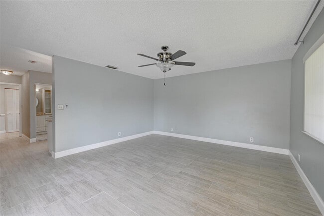 Building Photo - 8760 Azalea Ct