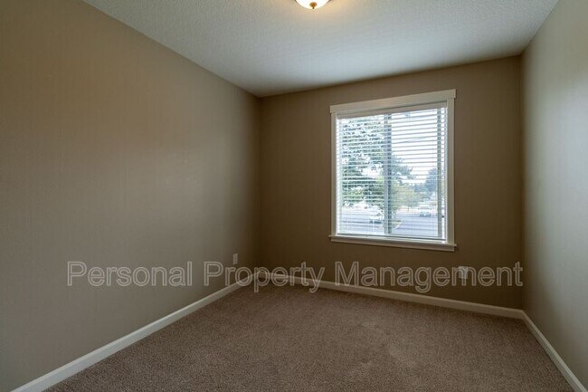 Building Photo - 13018 NE 28th Way