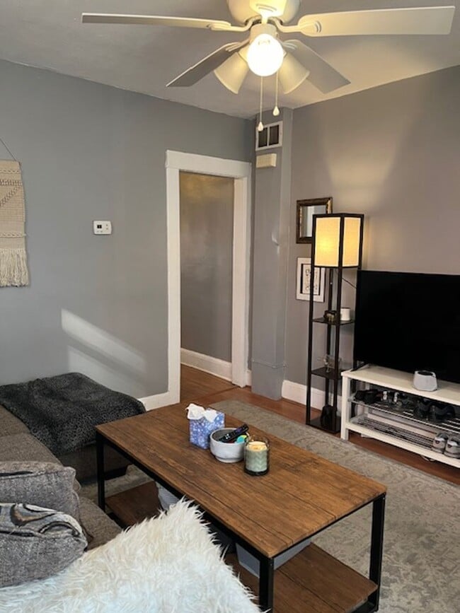 Building Photo - Lovely Hampden EOG 2bd/2ba Rowhome w CAC & W/D! Available 7/15