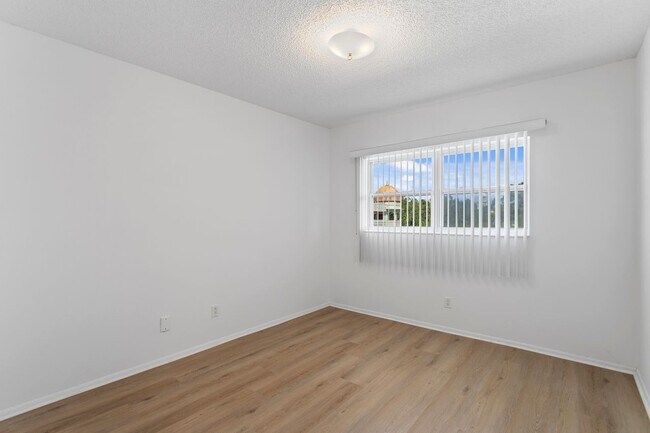 Building Photo - 2287 Philippine Dr