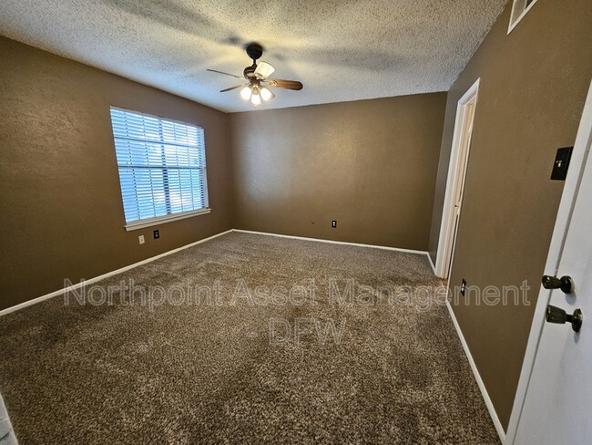 Building Photo - 1719 Westview Ter