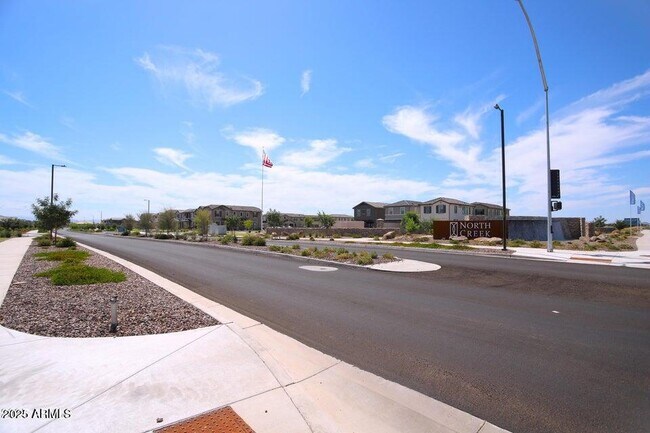 Building Photo - 976 W Finch Dr