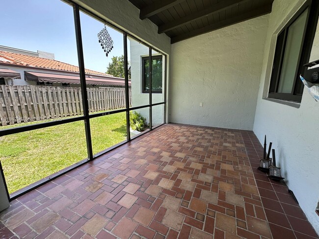 Building Photo - 3050 SW 21st St