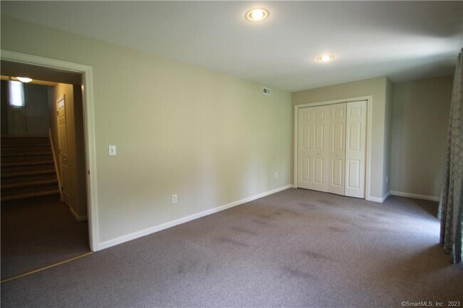 Building Photo - 1001 Cypress Dr