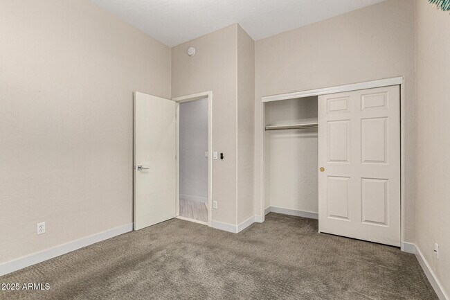 Building Photo - 15211 E Staghorn Dr