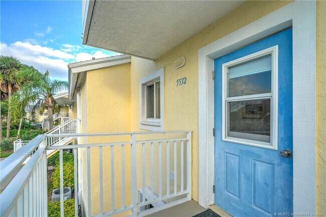 Building Photo - 5532 NE Gulfstream Way