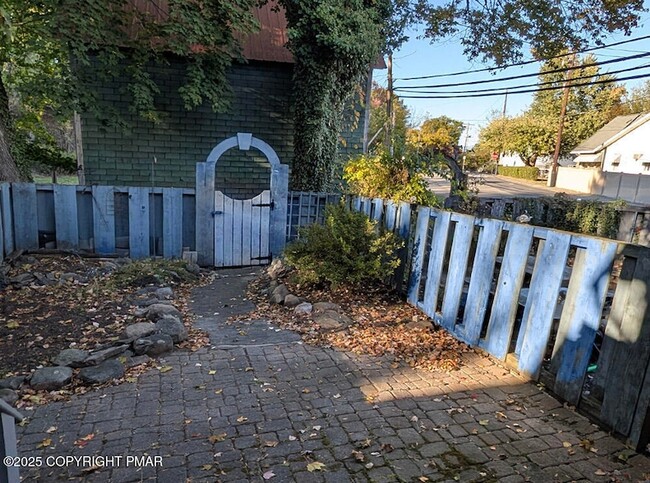Building Photo - 602 Fulmer Ave