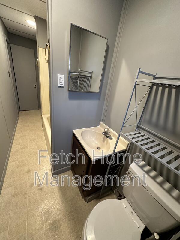 Building Photo - 422 Hillside Ave