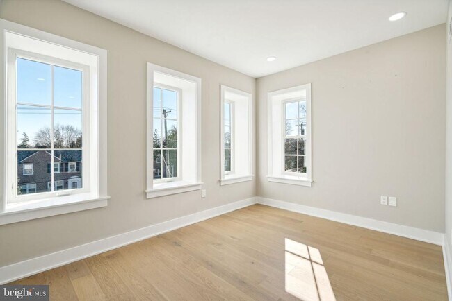 Building Photo - 347 E Gorgas Ln