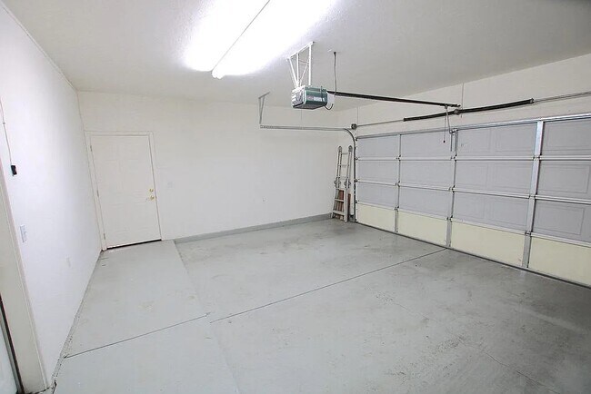 Building Photo - 500 N Forgeus Ave