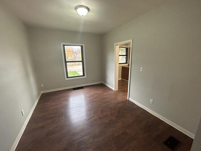 Building Photo - 1635 Shehy St