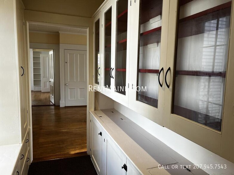 Building Photo - 92 Main Rd N