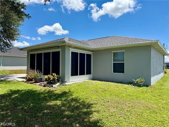 Building Photo - 2204 Nelson Rd N