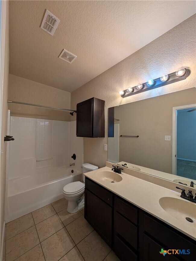Building Photo - 1028 Brown Rock Dr