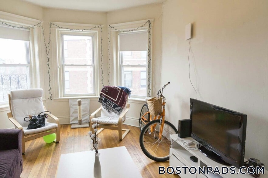 Building Photo - 1334 Commonwealth Avenue