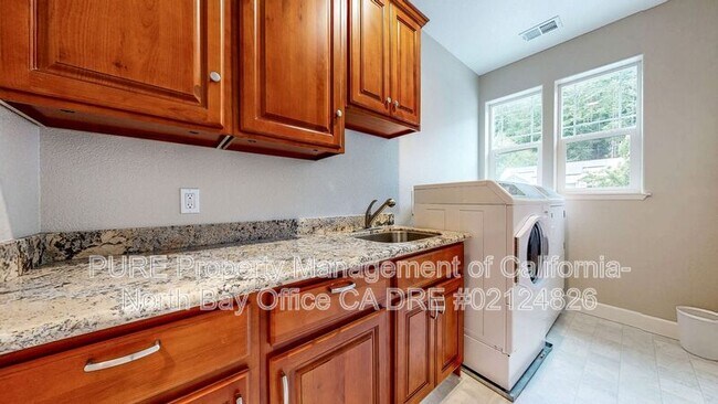 Building Photo - 14600 Jomark Ln